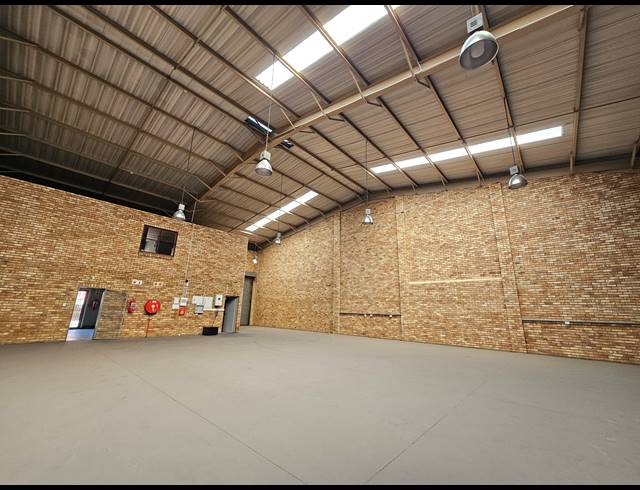 410M² WAREHOUSE TO LET IN LINBRO PARK